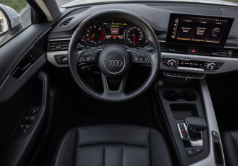 Подержанный автомобиль Audi A4 Sedan 2020 года (11 фото)