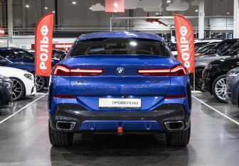 Подержанный автомобиль BMW X6 2020 года (9 фото)