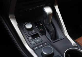 Подержанный автомобиль Lexus NX 2017 года (20 фото)