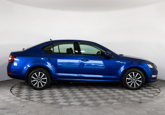 Подержанный автомобиль Skoda Octavia Liftback 2019 года (4 фото)