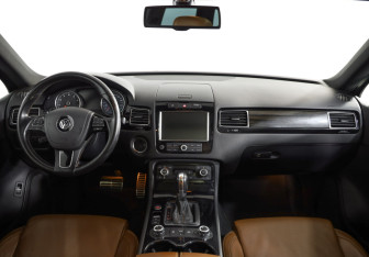 Подержанный автомобиль Volkswagen Touareg 2014 года (9 фото)