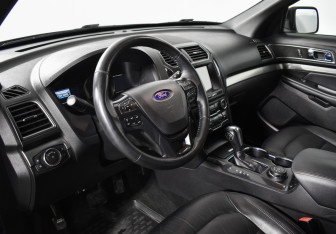 Подержанный автомобиль Ford Explorer 2018 года (9 фото)