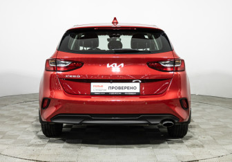 Подержанный автомобиль Kia Ceed Hatchback 2022 года (6 фото)
