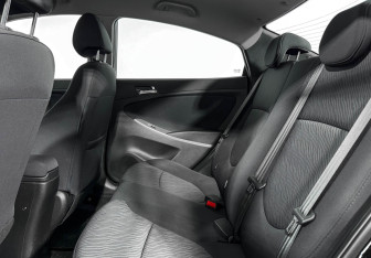 Подержанный автомобиль Hyundai Solaris Sedan 2013 года (12 фото)