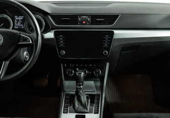 Подержанный автомобиль Skoda Superb Liftback 2020 года (14 фото)