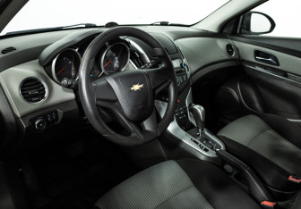 Подержанный автомобиль Chevrolet Cruze Sedan 2014 года (11 фото)