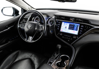Подержанный автомобиль Toyota Camry Sedan 2020 года (18 фото)