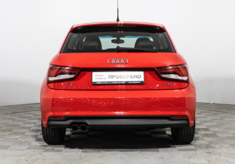 Подержанный автомобиль Audi A1 2016 года (6 фото)