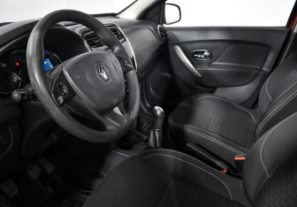 Подержанный автомобиль Renault Logan Sedan 2014 года (9 фото)