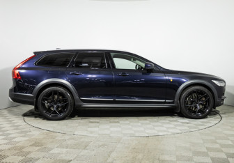 Подержанный автомобиль Volvo V90 Cross Country 2017 года (4 фото)