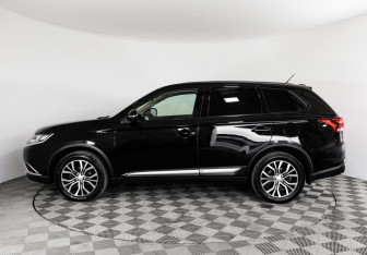 Подержанный автомобиль Mitsubishi Outlander 2016 года (8 фото)