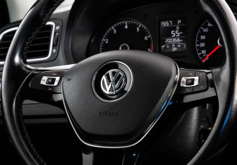 Подержанный автомобиль Volkswagen Polo Sedan 2015 года (11 фото)