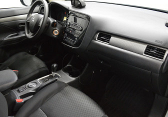 Подержанный автомобиль Mitsubishi Outlander 2012 года (12 фото)
