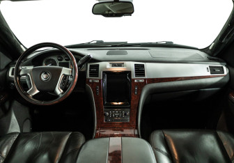 Подержанный автомобиль Cadillac Escalade Suv 2010 года (13 фото)