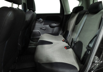 Подержанный автомобиль Nissan Note 2012 года (10 фото)
