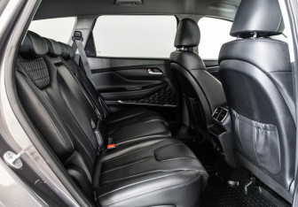 Подержанный автомобиль Hyundai Santa Fe 2019 года (21 фото)