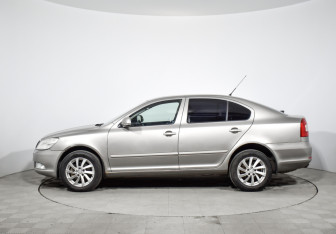 Подержанный автомобиль Skoda Octavia Liftback 2009 года (8 фото)