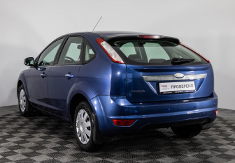 Подержанный автомобиль Ford Focus Hatchback 2008 года (7 фото)