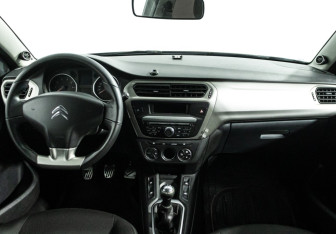 Подержанный автомобиль Citroen C-Elysee 2013 года (13 фото)