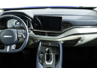Подержанный автомобиль Haval F7 2024 года (14 фото)
