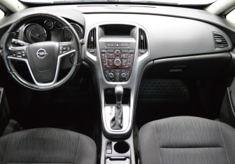 Подержанный автомобиль Opel Astra Hatchback 2014 года (14 фото)