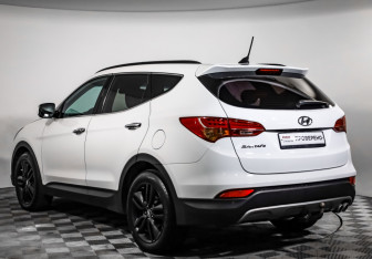 Подержанный автомобиль Hyundai Santa Fe 2012 года (7 фото)