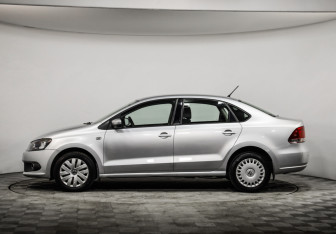 Подержанный автомобиль Volkswagen Polo Sedan 2015 года (8 фото)