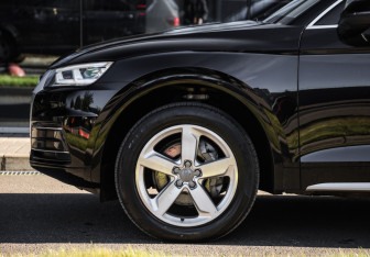 Подержанный автомобиль Audi Q5 2019 года (10 фото)