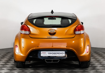 Подержанный автомобиль Hyundai Veloster 2013 года (7 фото)