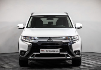 Подержанный автомобиль Mitsubishi Outlander 2019 года (2 фото)