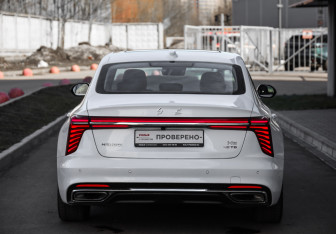 Подержанный автомобиль Hongqi H5 2023 года (9 фото)