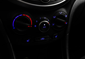 Подержанный автомобиль Hyundai Solaris Sedan 2015 года (13 фото)