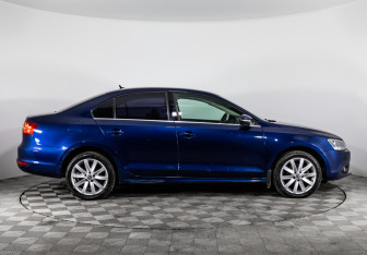 Подержанный автомобиль Volkswagen Jetta Sedan 2011 года (4 фото)