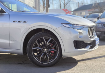Подержанный автомобиль Maserati Levante 2018 года (11 фото)