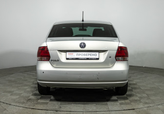 Подержанный автомобиль Volkswagen Polo Sedan 2014 года (6 фото)