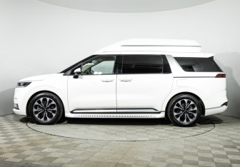 Подержанный автомобиль Kia Carnival 2021 года (8 фото)