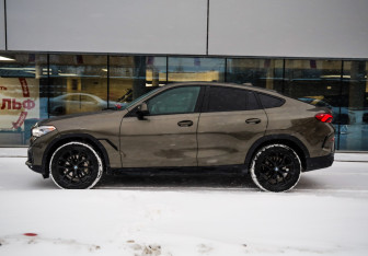 Подержанный автомобиль BMW X6 2021 года (7 фото)