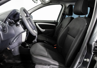 Подержанный автомобиль Nissan Terrano 2018 года (17 фото)