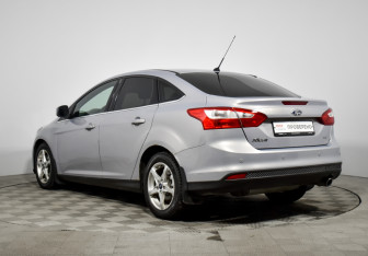 Подержанный автомобиль Ford Focus Sedan 2013 года (7 фото)