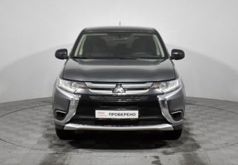 Подержанный автомобиль Mitsubishi Outlander 2016 года (2 фото)