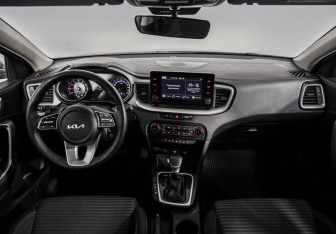 Подержанный автомобиль Kia Ceed Wagon 2022 года (10 фото)