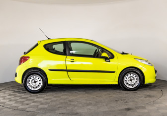 Подержанный автомобиль Peugeot 207 Hatchback 2008 года (4 фото)