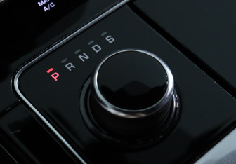 Подержанный автомобиль Land Rover Range Rover Velar 2019 года (18 фото)