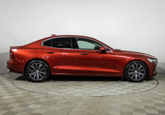 Подержанный автомобиль Volvo S60 2019 года (4 фото)