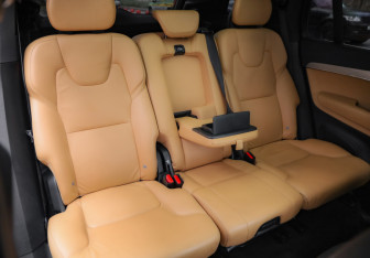 Подержанный автомобиль Volvo XC90 2019 года (31 фото)