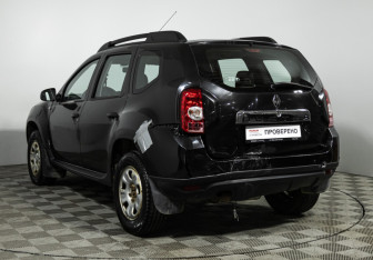 Подержанный автомобиль Renault Duster 2014 года (7 фото)