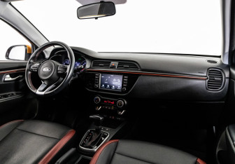 Подержанный автомобиль Kia Rio Hatchback 2019 года (9 фото)