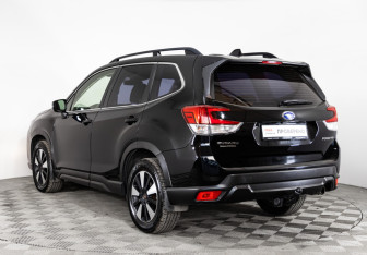 Подержанный автомобиль Subaru Forester Suv 2019 года (7 фото)