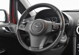 Подержанный автомобиль Opel Corsa 2009 года (14 фото)