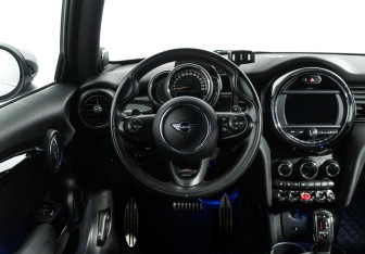 Подержанный автомобиль MINI Hatch 2019 года (19 фото)